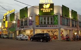 Golden Leaves Hotel